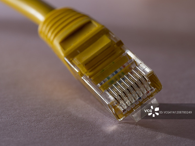 黄色RJ54以太网连接器图片素材