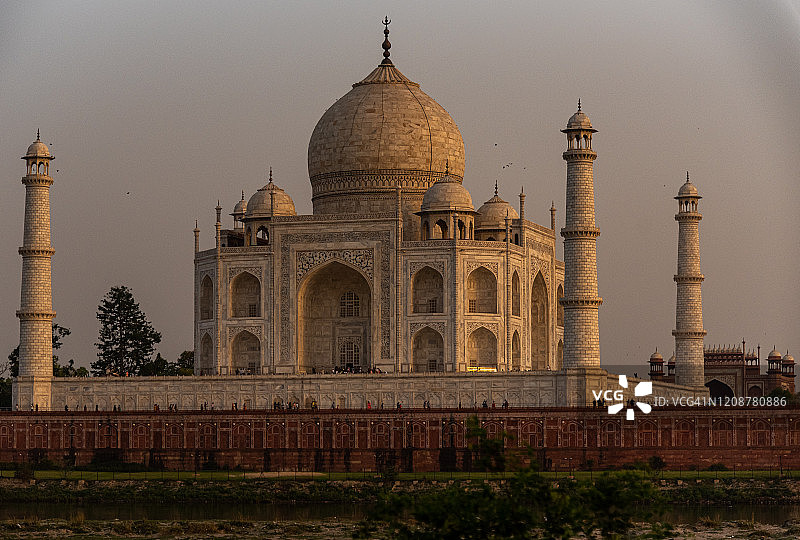 泰姬陵：阿格拉奇观图片素材
