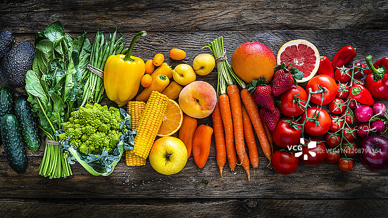 一排彩虹色的新鲜健康果蔬图片素材