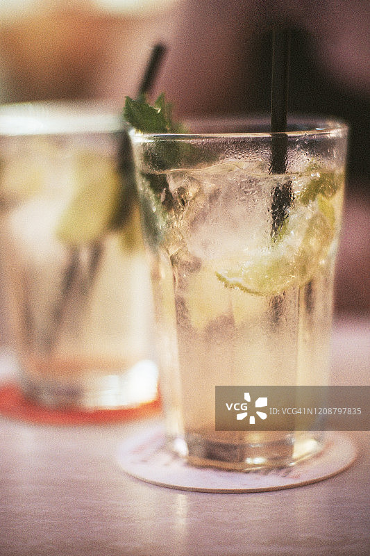 清爽夏日鸡尾酒——卡皮利亚图片素材