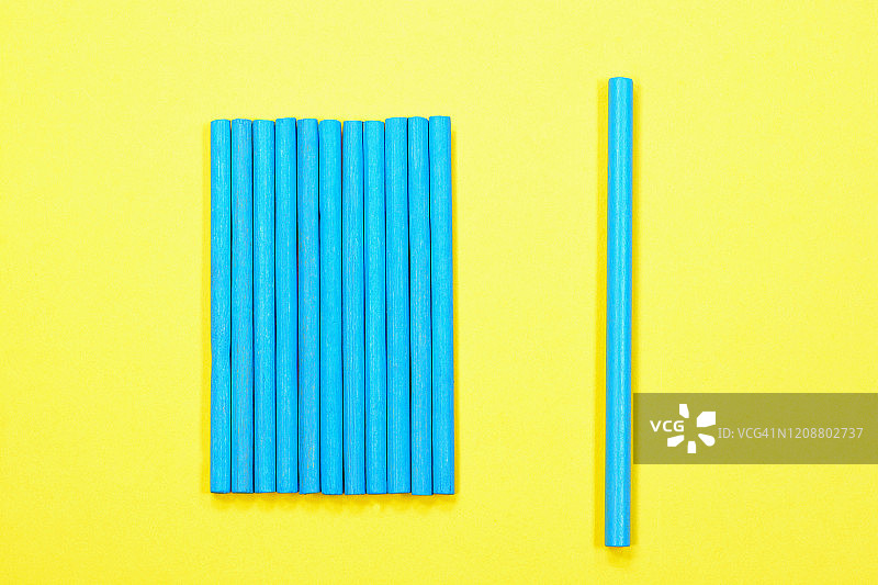 在人群中脱颖而出图片素材