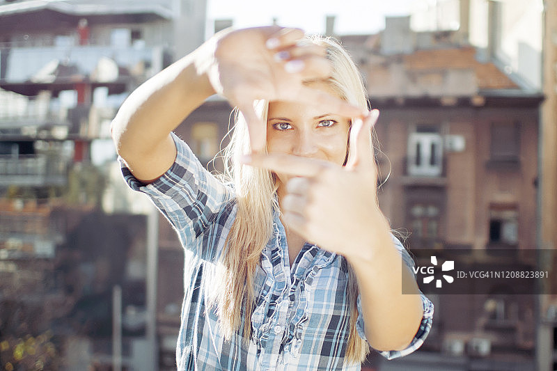 电影制作人用手指构图图片素材