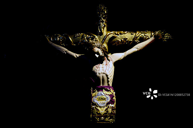 神圣十字架上的耶稣图片素材