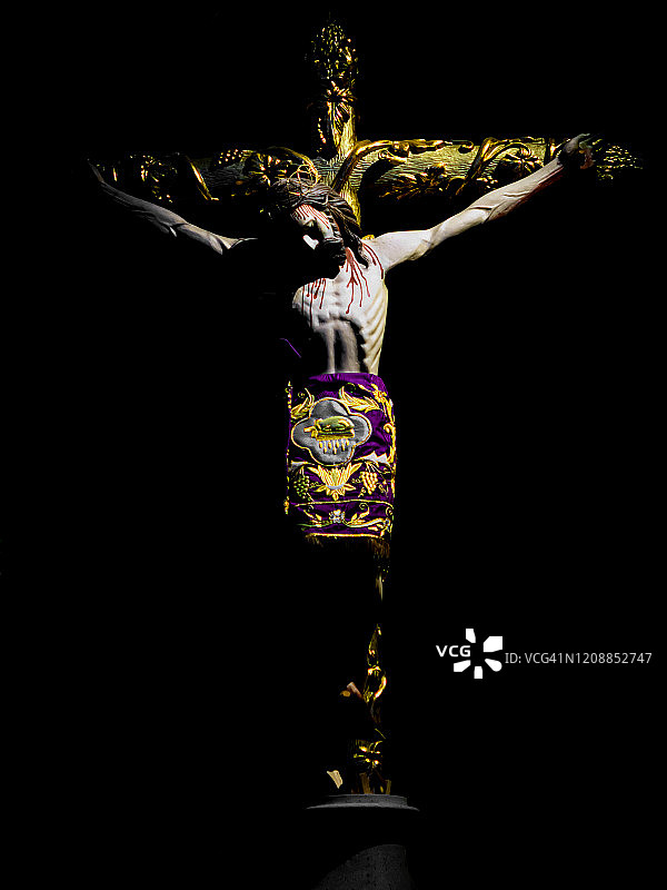 神圣十字架上的耶稣图片素材