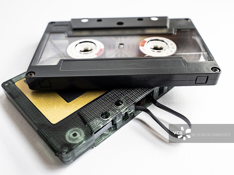 白色背景上的老式录音带图片素材