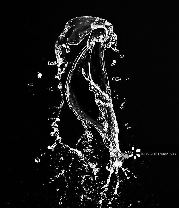 黑色背景上的水图案和抽象形式图片素材