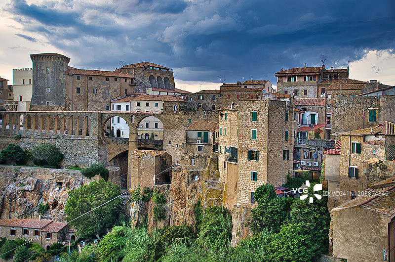 皮蒂利亚诺中世纪要塞城镇图片素材