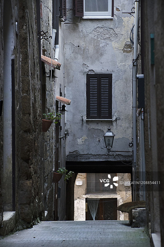 意大利皮蒂利亚诺的中世纪小巷图片素材