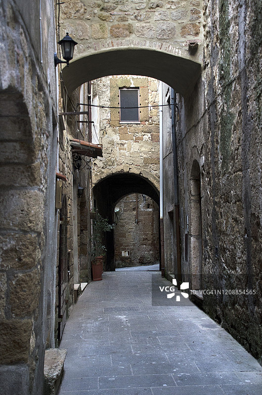 意大利皮蒂利亚诺的中世纪小巷图片素材