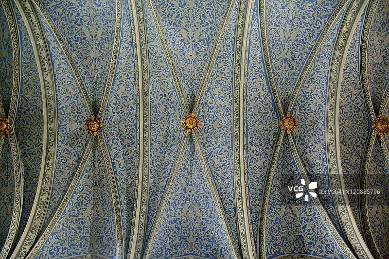 圣埃斯特班教堂的巴洛克风格天花板装饰图片素材