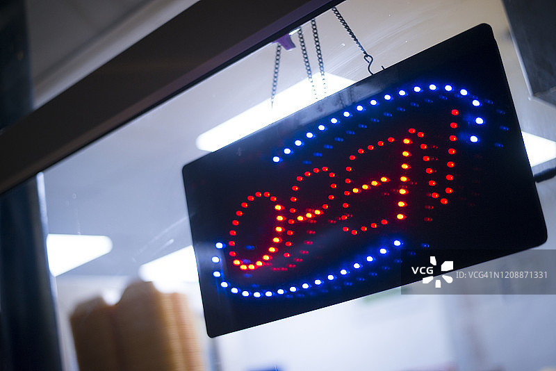 外卖霓虹灯开启标志图片素材