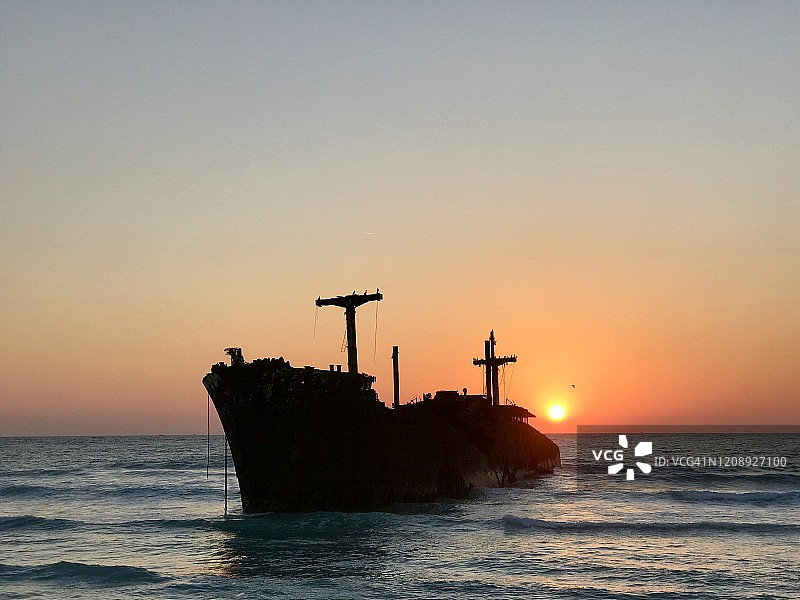 基什岛上的古希腊船只图片素材