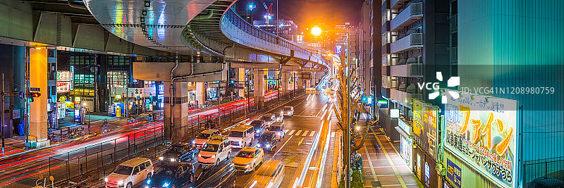 日本大阪的霓虹夜高峰交通未来城市景观全景图片素材