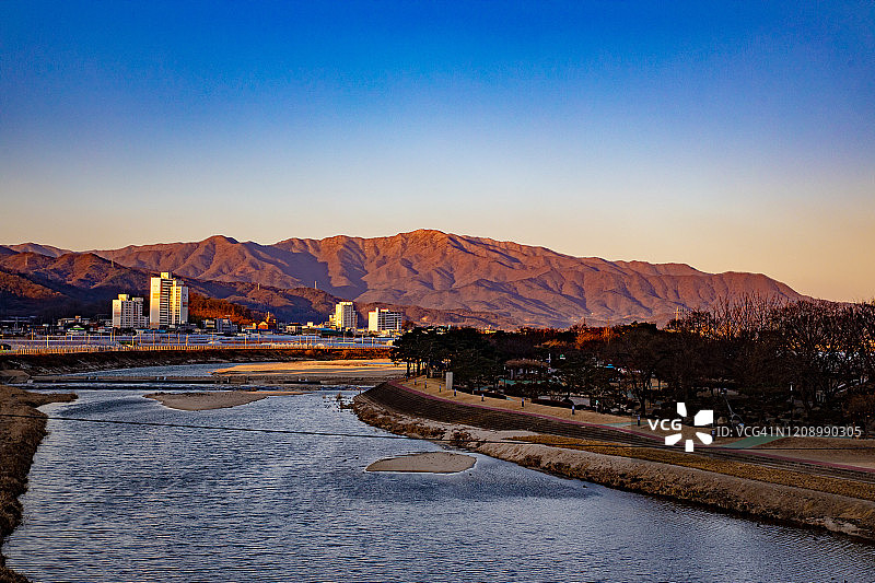 韩国金泉皇岳山清晨景色图片素材