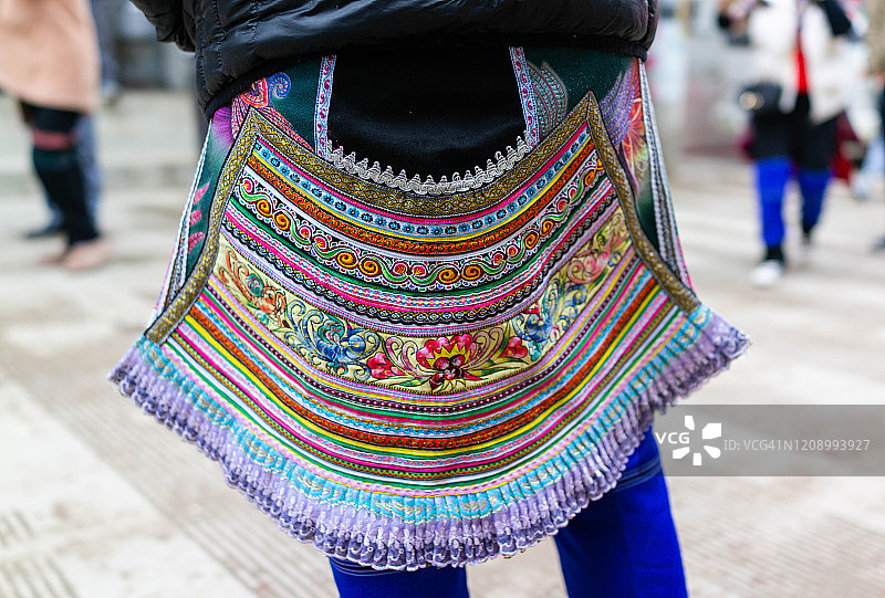 哈尼族女性传统服饰图片素材