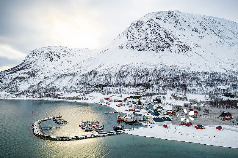 挪威特罗姆斯郡奥尔德维克村鸟瞰图图片素材