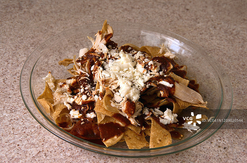 自制玉米片鸡肉奇拉基莱图片素材