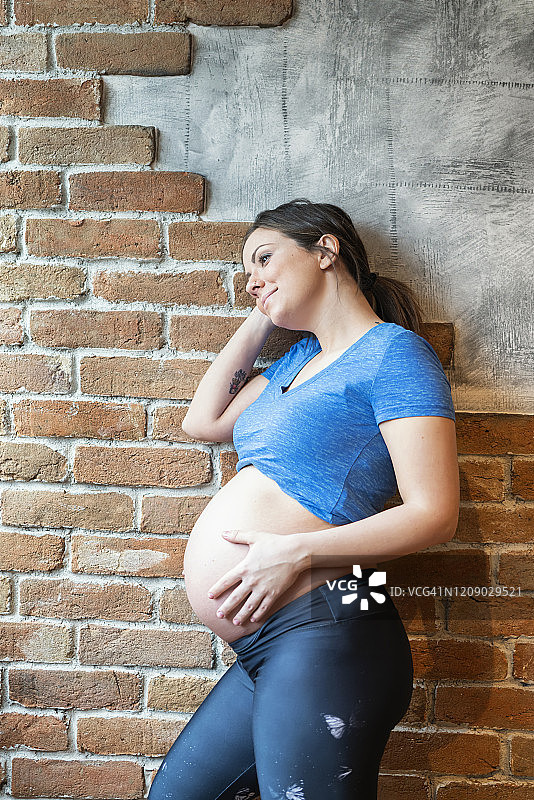 自豪的孕妇图片素材