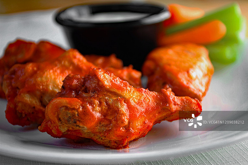 烹饪好的水牛鸡翅图片素材