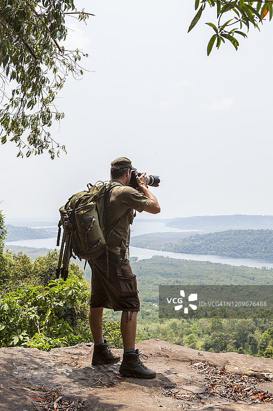 徒步者在拍照图片素材