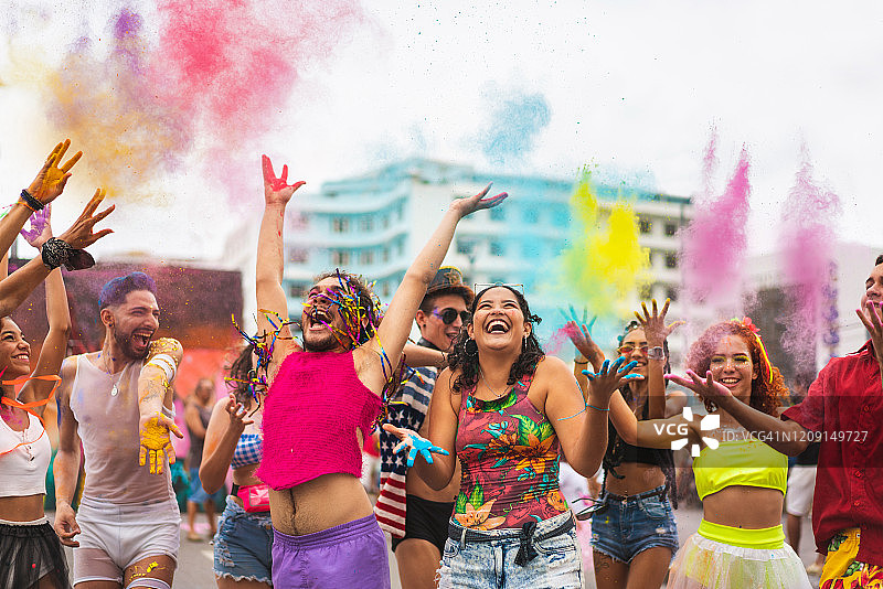 街头胡里节派对图片素材