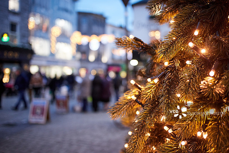 爱尔兰都柏林格拉夫顿街的圣诞夜灯图片素材