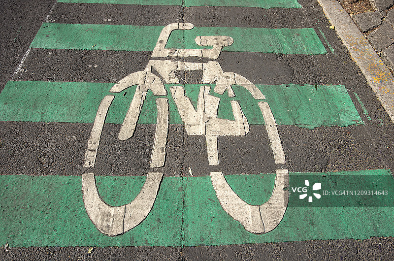 墨西哥墨西哥城市内街道上的自行车道图片素材