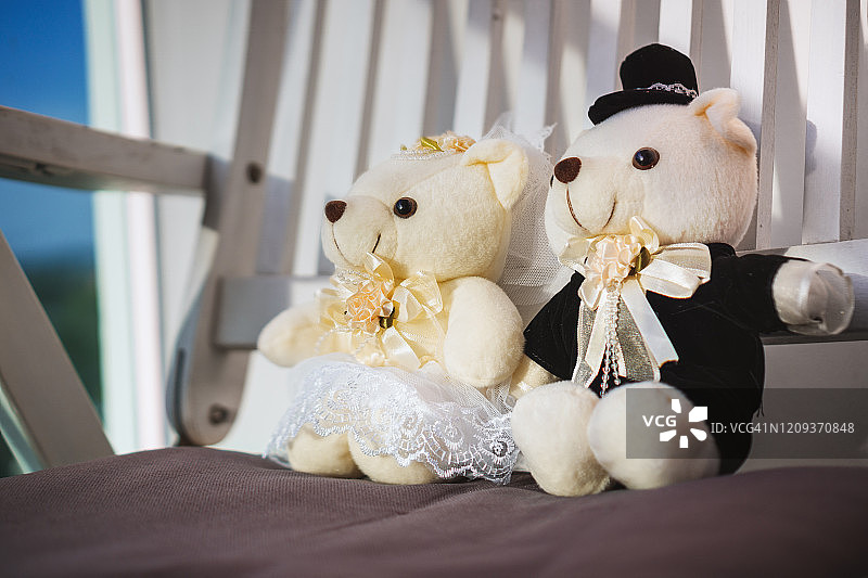 新郎新娘泰迪熊情侣图片素材