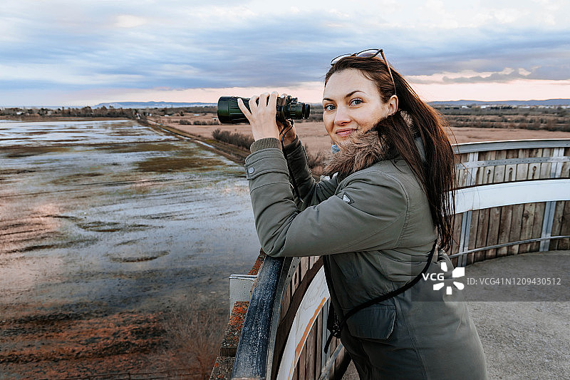 在西班牙赫罗纳地区的自然保护区观赏动物图片素材
