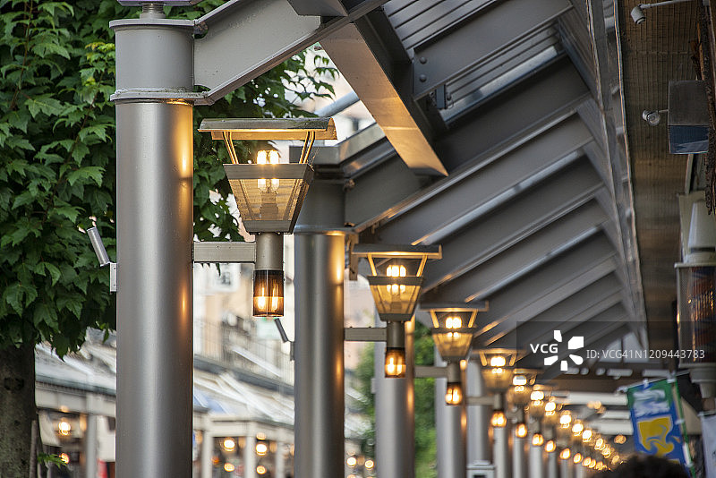 日本高山市的灯笼和拱廊人行道图片素材