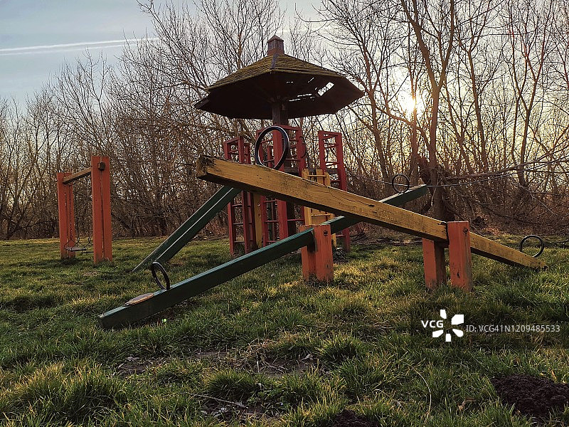 自然风光中的游乐场图片素材