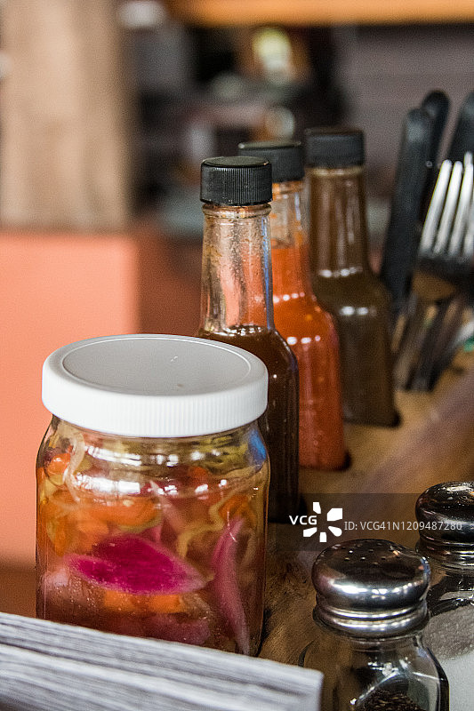 哥斯达黎加辣椒醋和餐桌酱图片素材