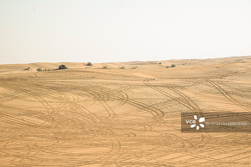 阿联酋的沙漠和车辙图片素材