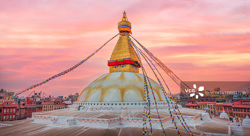 尼泊尔加德满都博德纳特佛塔的傍晚景色图片素材