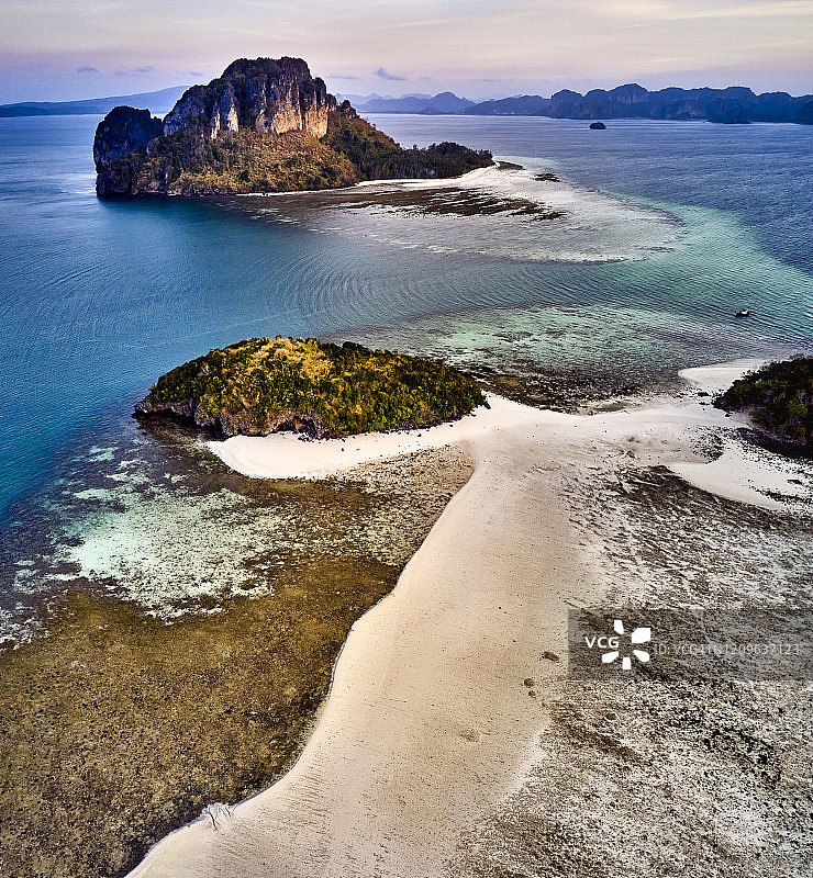 泰国攀牙湾的波达岛图片素材