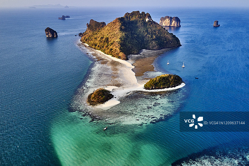 泰国攀牙湾的波达岛图片素材