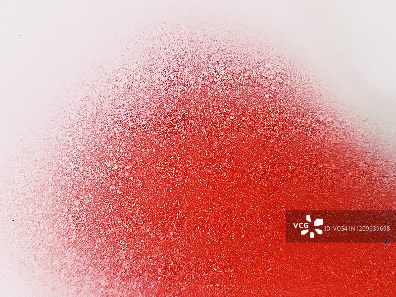 红色背景上的灰色喷漆全画幅照片图片素材