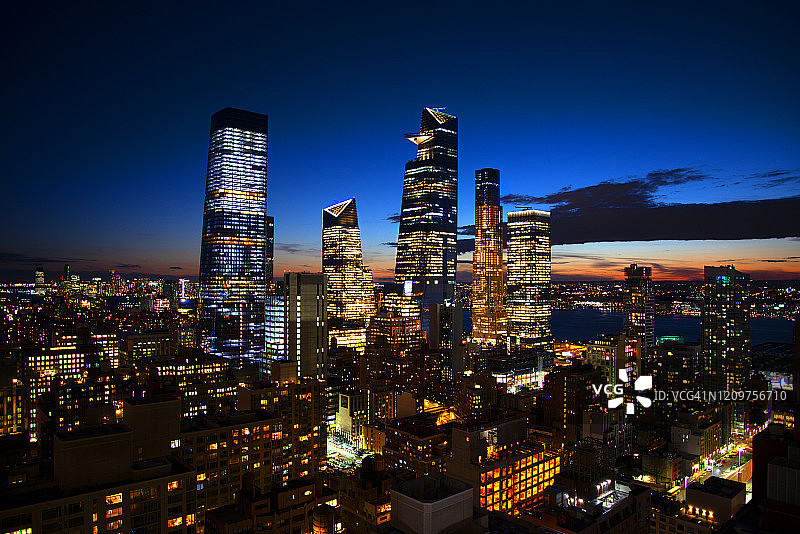 纽约市日落时分的天际线图片素材