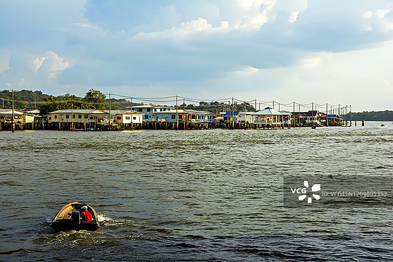 文莱水村日落图片素材