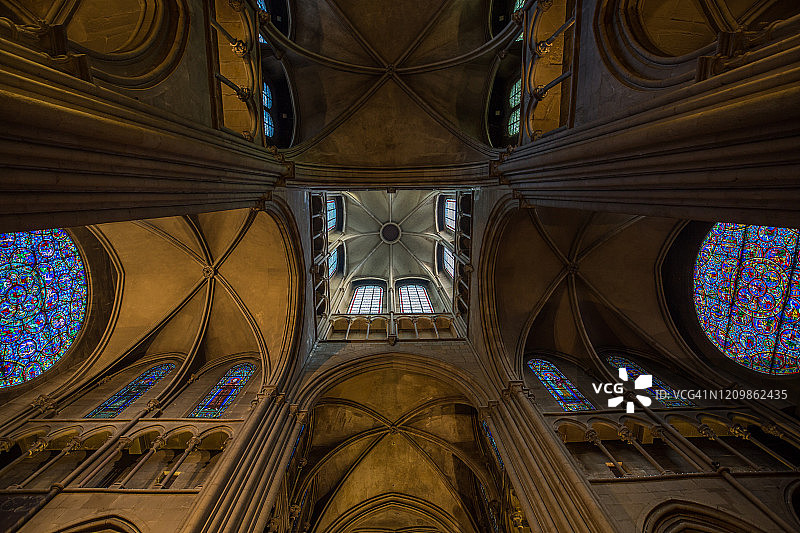 法国第戎圣母教堂内部，第戎古老建筑街景图片素材