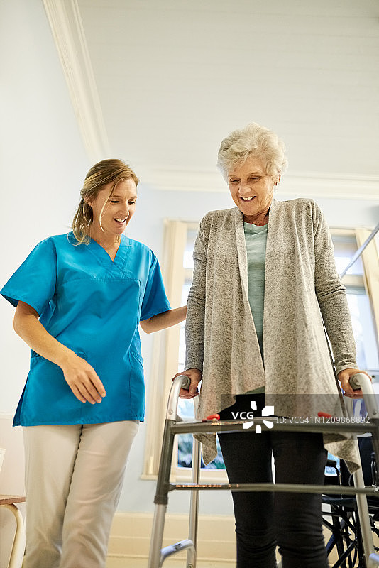 支持将帮助她康复图片素材