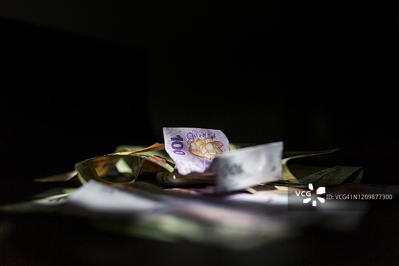 阿根廷100、200、500和1000比索纸币图片素材