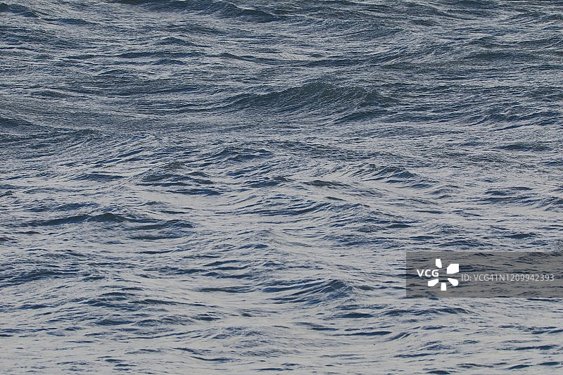 波光粼粼的水面，完整画面图片素材