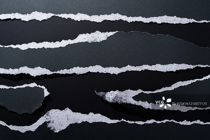黑色纸张的撕裂纸边图片素材