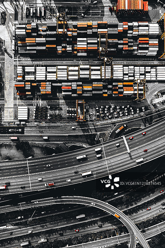 中国香港的大型工业港口和货运集装箱航拍图片素材