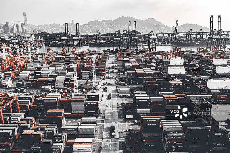 中国香港的大型工业港口和货运集装箱航拍图片素材