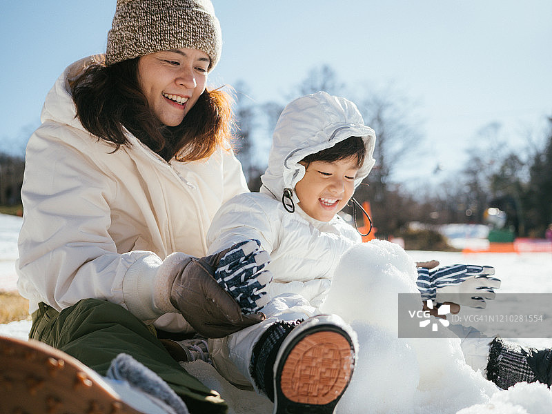 家庭堆雪人图片素材