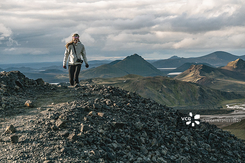 在兰德曼纳劳卡徒步旅行的摄影师图片素材
