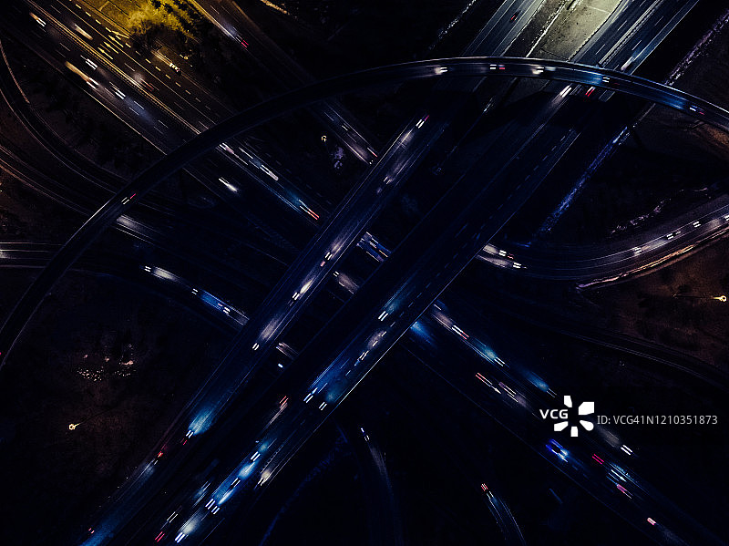 无人机视角：北京高峰时段的交通和道路交叉口图片素材
