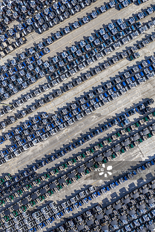 美国佐治亚州的成排高尔夫球车航拍图片素材